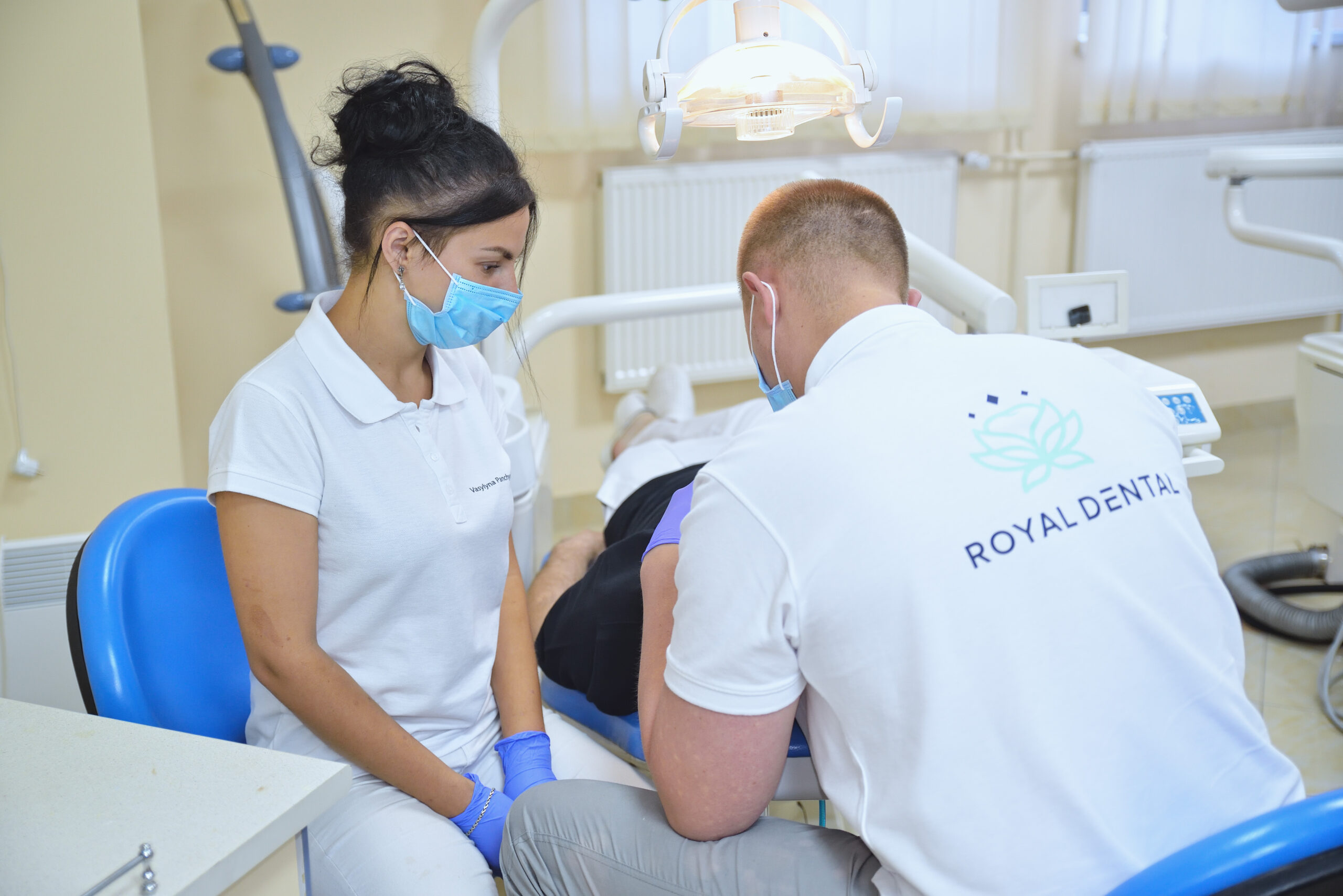 Робота стоматолога в стоматології в Івано-Франківську, Royal Dental